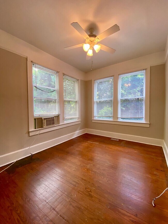 Building Photo - 818-818.5-8185 Woodrow St