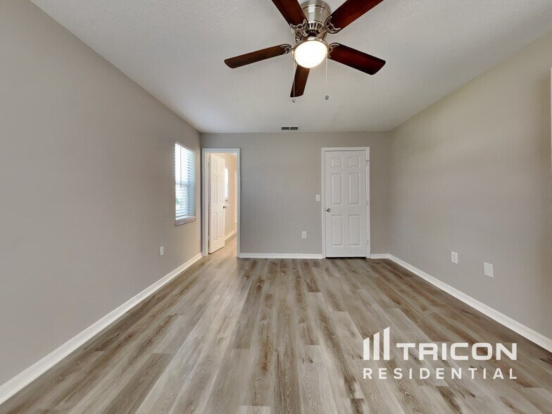 Building Photo - 528 Little Lake Ct