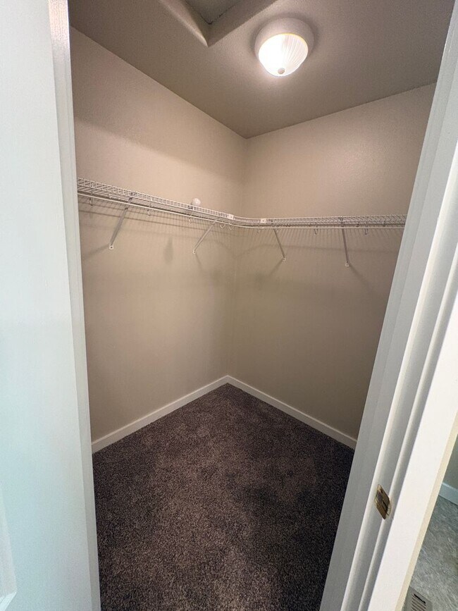 Building Photo - 2509-2509 SW Cascade Mountain Ln