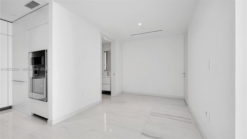 Building Photo - 300 Biscayne Boulevard Way