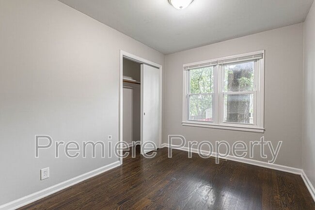Building Photo - 10512 E 60th Terrace