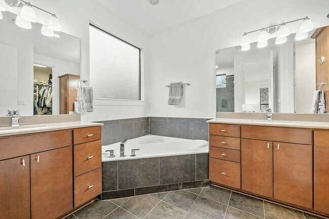 Building Photo - 3118 Corbin Ln