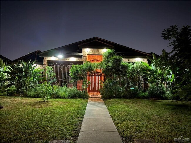 Building Photo - 30 S Woodland Dr