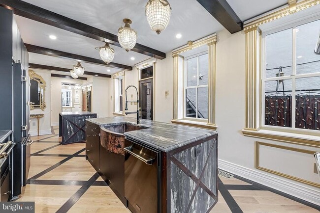 Building Photo - 810 Prince St