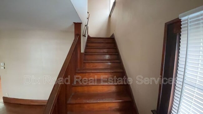 Building Photo - 703 N D St