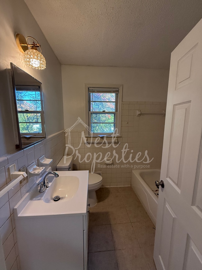 Building Photo - 3901 Pine Cone Dr