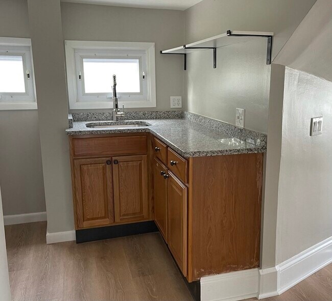 Building Photo - 831 Belleville Ave