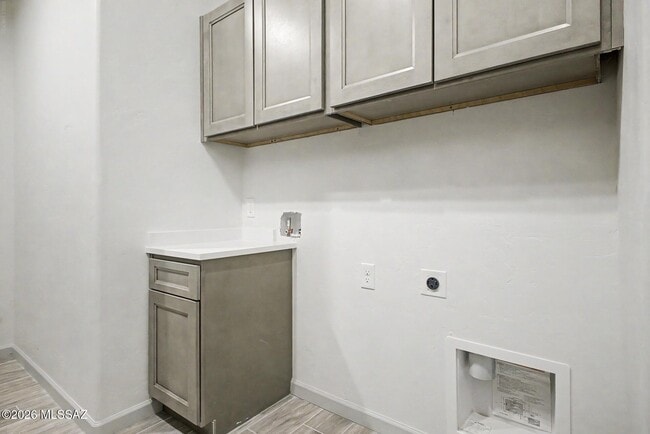 Building Photo - 827 E 33rd St