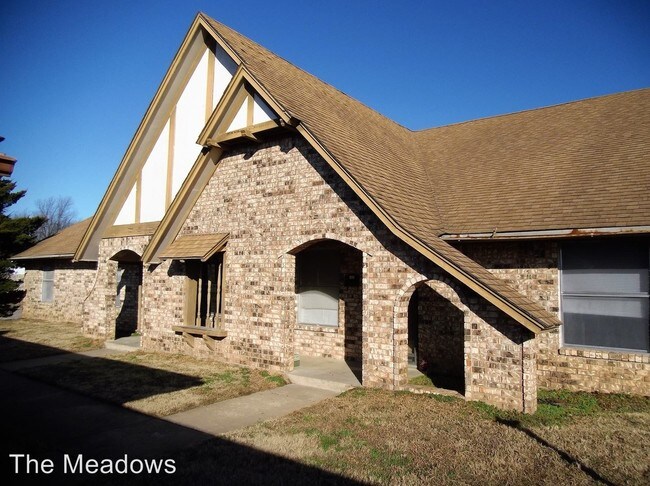 Building Photo - 1501 Meadow Trace Dr