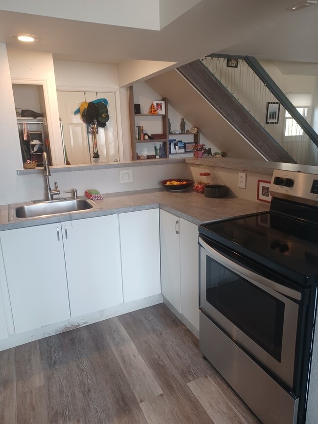 Building Photo - 3000 Regatta Ln