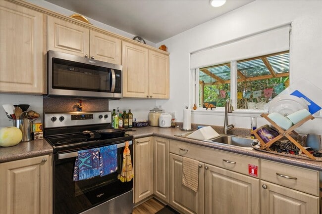 Building Photo - 222 Hiolani St