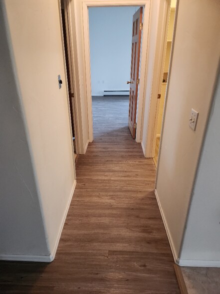 Building Photo - 407 Willow Ridge Ct