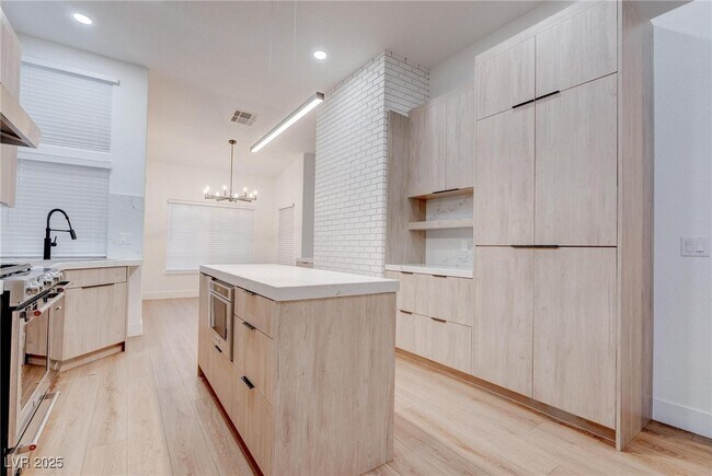 Building Photo - 8608 Highacre Dr