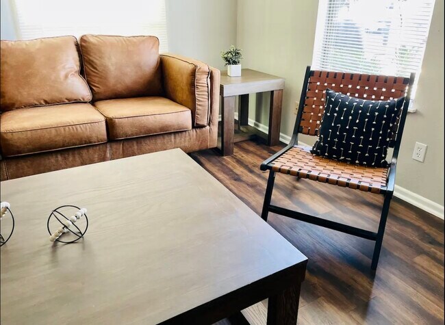 Building Photo - 336 Victor St