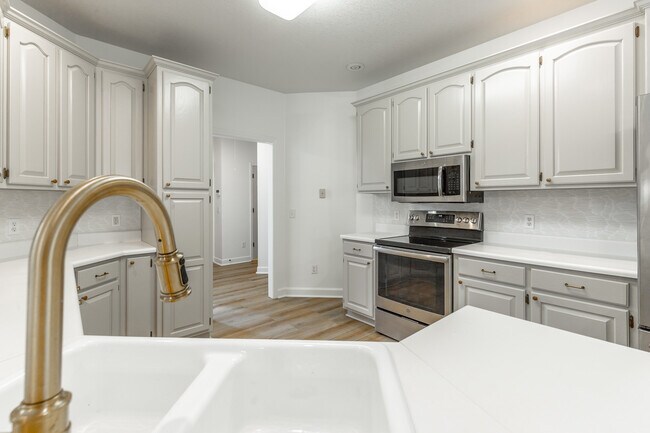 Building Photo - 7782 Prince Dr