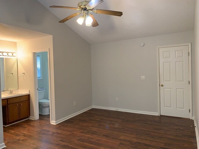 Building Photo - Clayton Ranch, 3 Bedrooms, Large Yard, App...