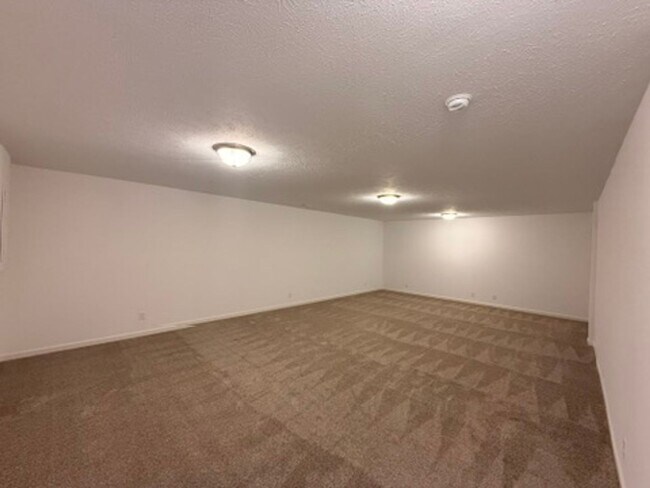 Building Photo - Stunning Modern Ranch for Rent near Lake F...