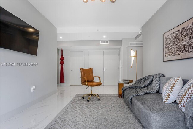 Building Photo - 700 NE 24th St