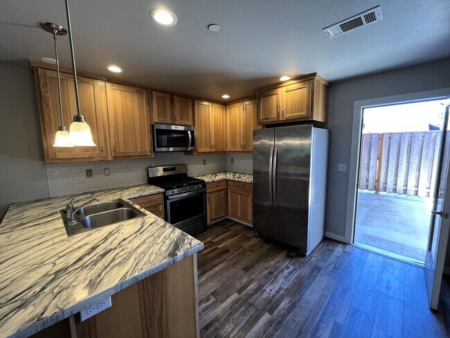 Building Photo - (1X) 1492-1498 Rohnerville [PRM: Henry]