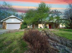 Building Photo - 1910 W 4th St S