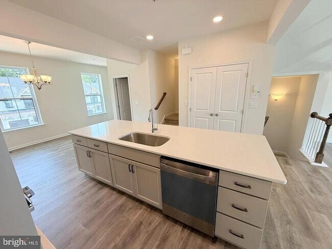 Building Photo - 135 Cobblestone Dr