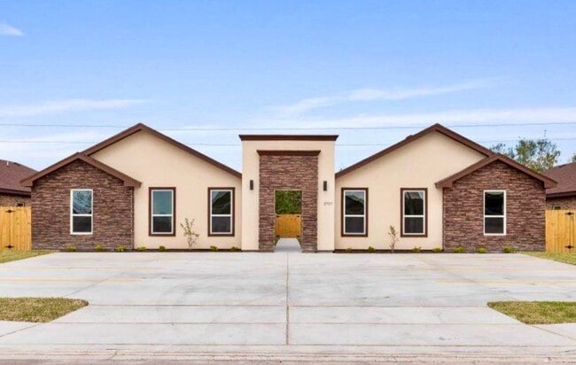 Building Photo - 3902 Paola St