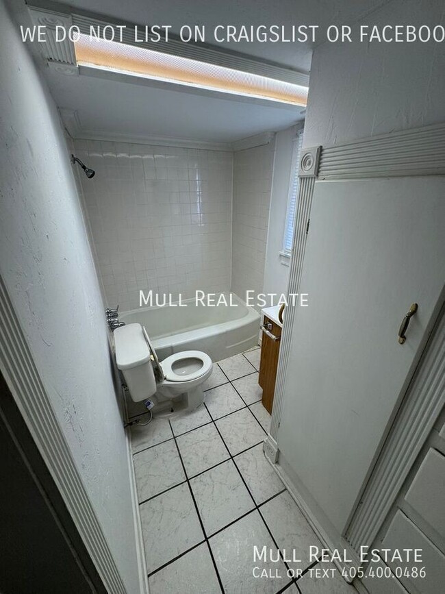 Building Photo - 6908 1/2 NW 42nd Street-Upstairs
