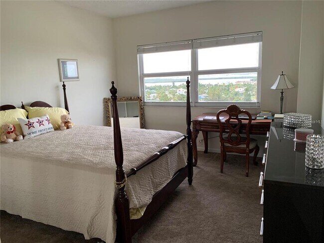 Building Photo - 880 Mandalay Ave