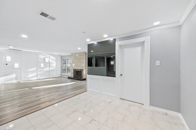 Building Photo - 1363 Westgreen Blvd