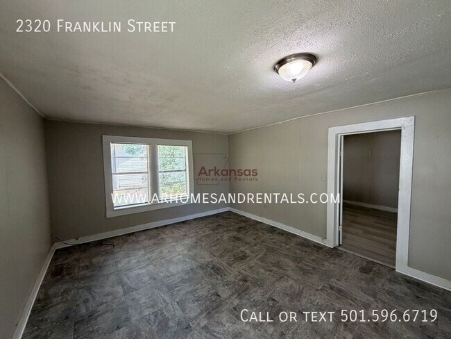 Building Photo - 2320 Franklin St
