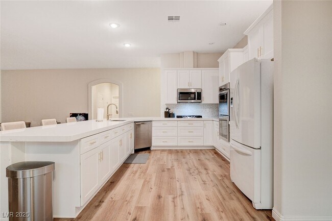 Building Photo - 10720 Elm Ridge Ave