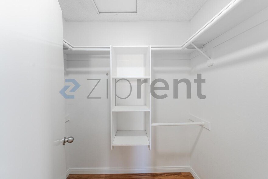 Building Photo - 5327 Meredith Ave