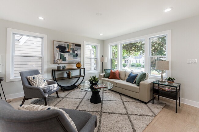 Building Photo - 4129 N Oketo Ave