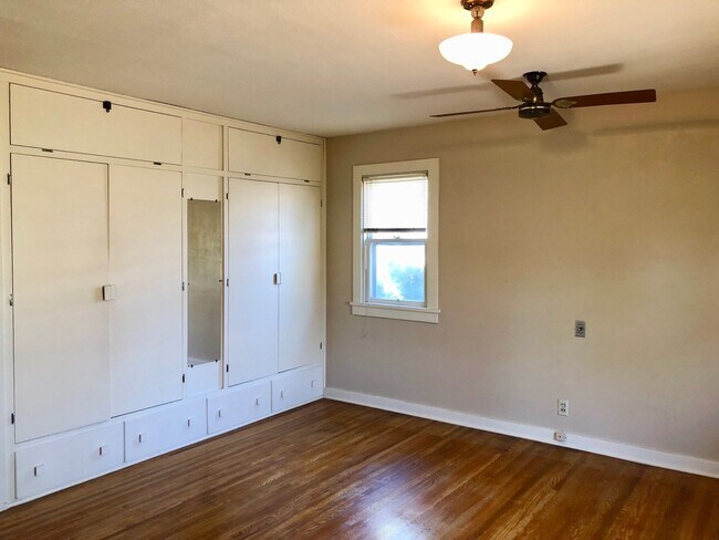 Building Photo - Charming North Hill Home with Beautiful Landscaping and Water Included!