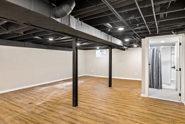 Building Photo - 2087 Allard Ave