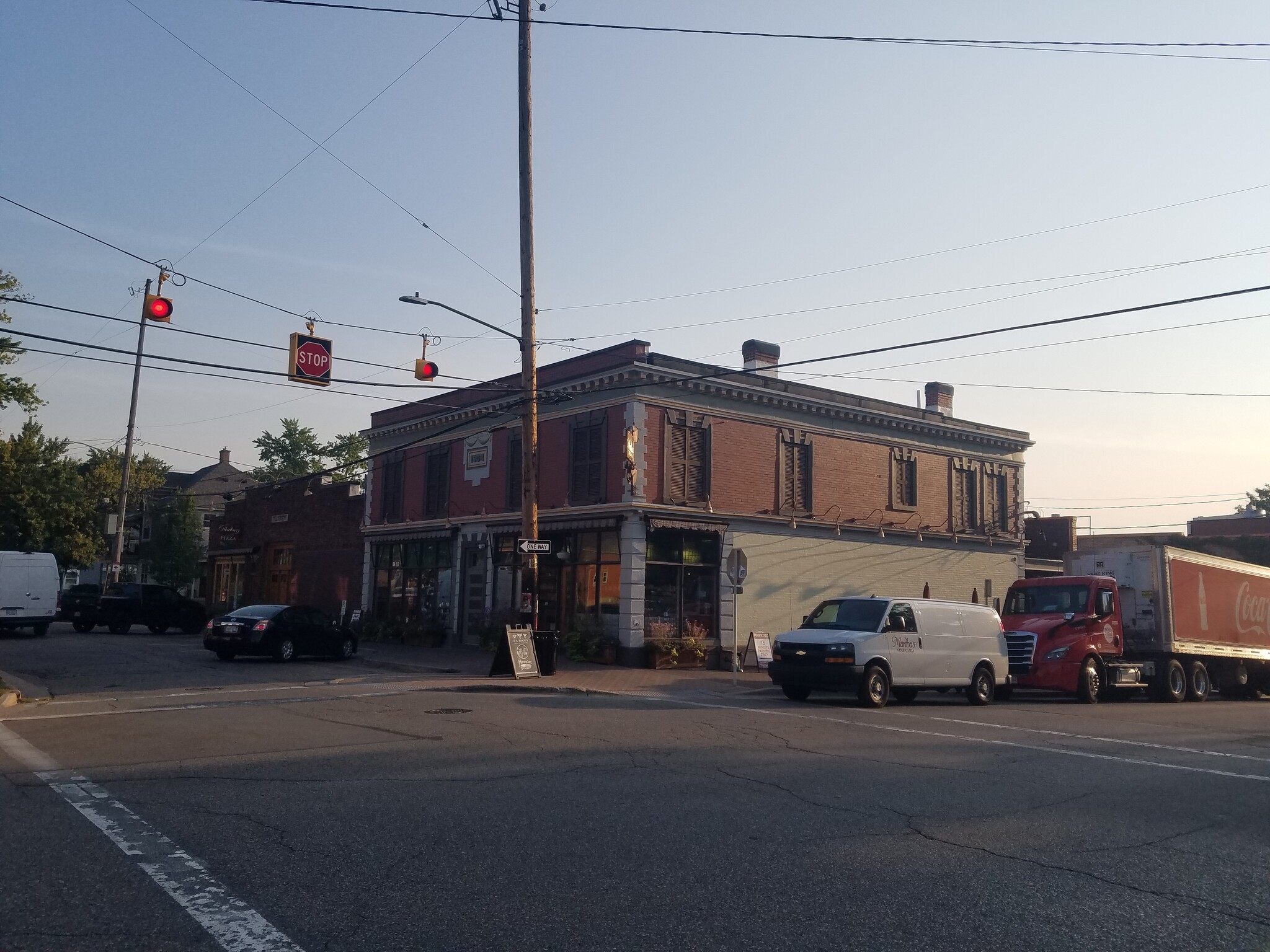 Building Photo - 318 Union Ave NE