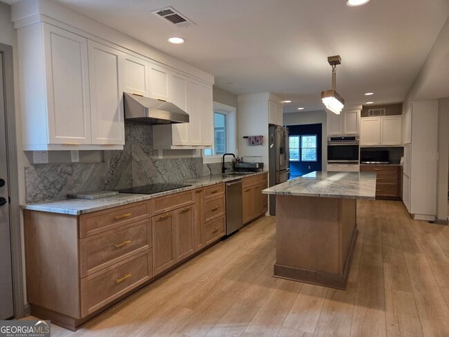 Building Photo - 215 Calgary Dr