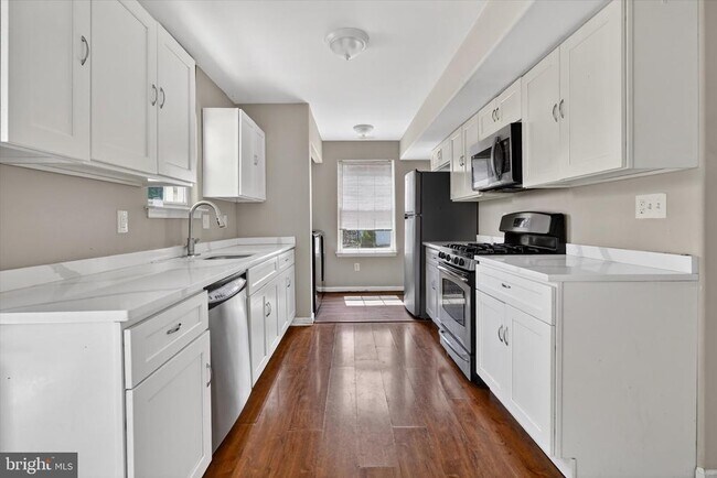 Building Photo - 507 S Fairview St