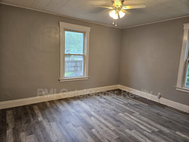 Building Photo - 5402 Rolston Ave