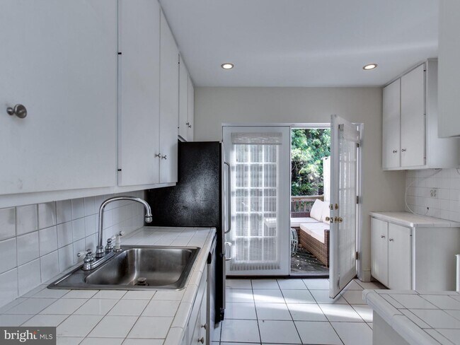 Building Photo - 1217 29th St NW