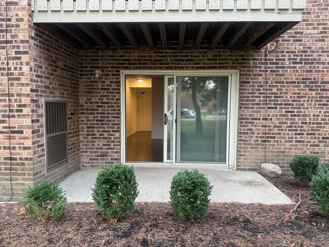 Building Photo - 675 Grove Terrace