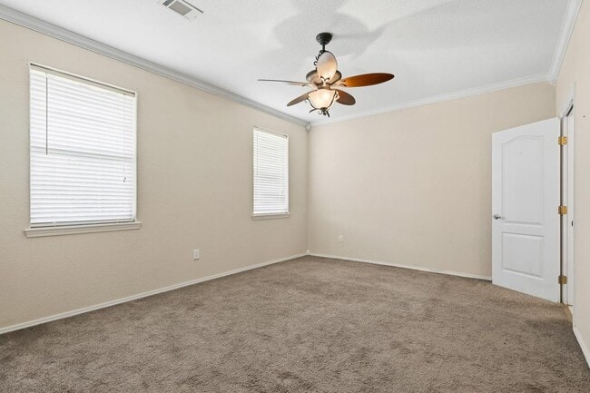 Building Photo - 1717 Red Oak Dr