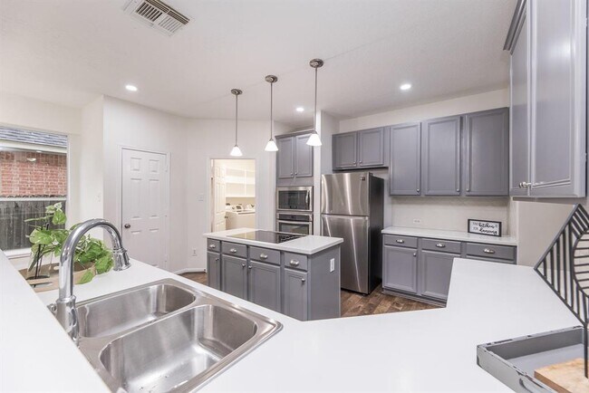Building Photo - 5026 Bellmead Dr