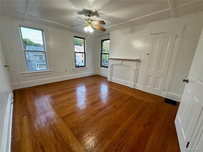 Building Photo - 118 W Main St