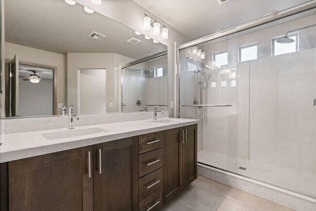 Building Photo - stunning 3-bedroom, 2.5-bathroom Tri Level Home