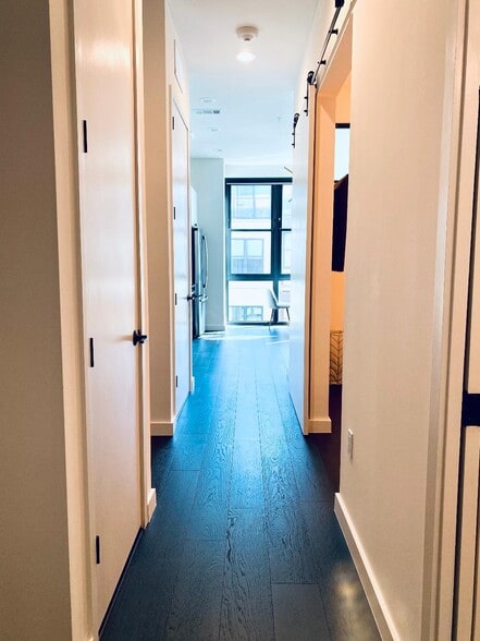 Building Photo - 800 Embassy Dr