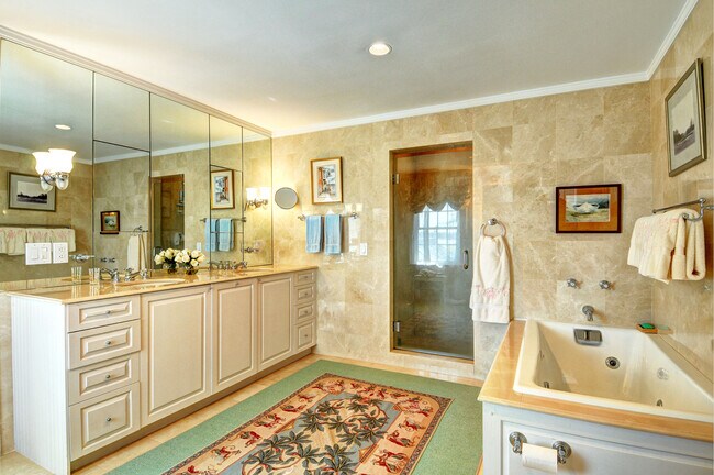 Building Photo - 18 Further Ln