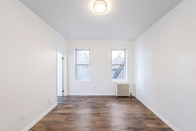Building Photo - 6114 Highland Pl