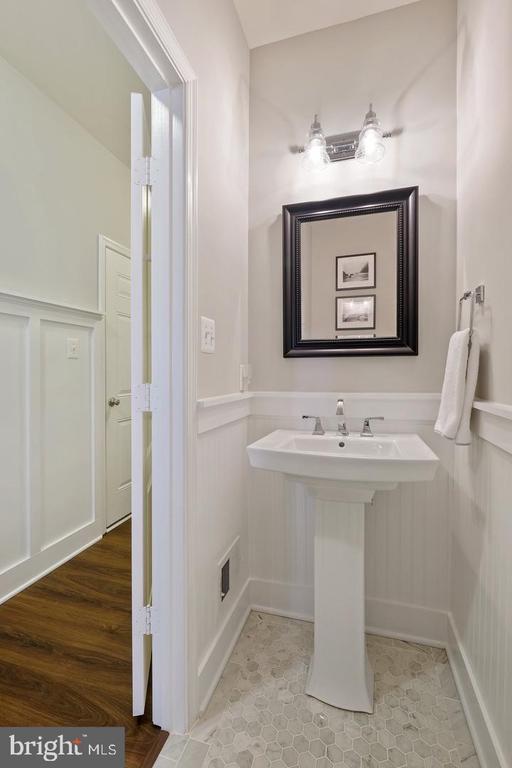 Building Photo - 10214 Nuthatch Dr
