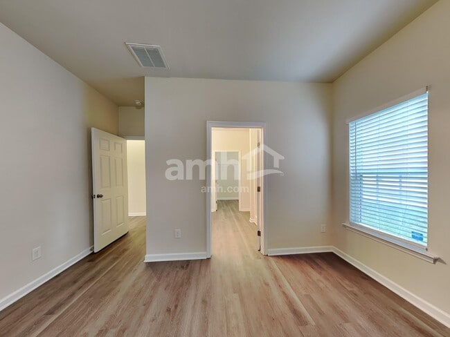 Building Photo - 118 Still Water Cir